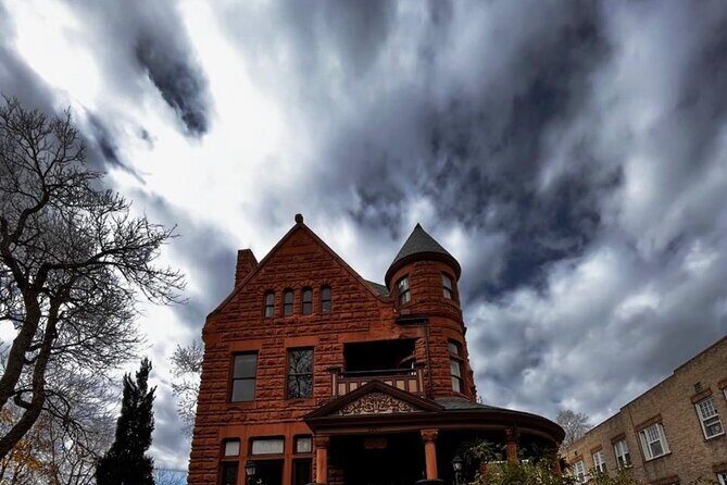 Twilight Ghost Tour - Sheedy Mansion and the Lady in Red finale